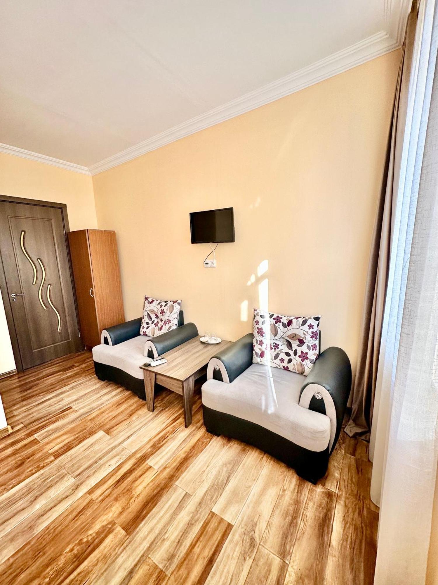 Old Clty Hotel Μπατούμι Εξωτερικό φωτογραφία