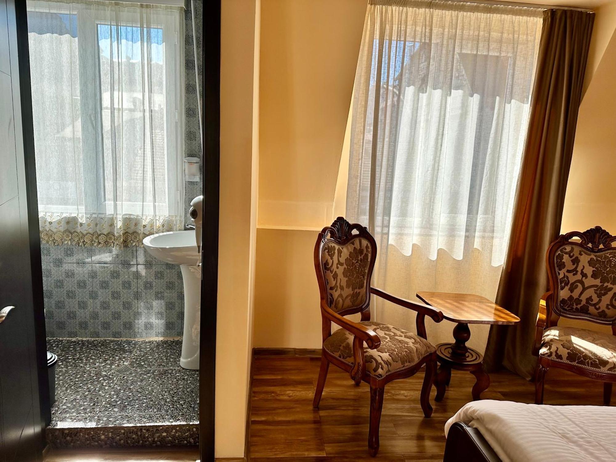Old Clty Hotel Μπατούμι Εξωτερικό φωτογραφία